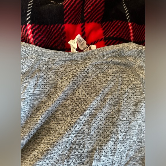 Grey Lululemon Swiftly Tech long sleeve 2.0 - Picture 4 of 6